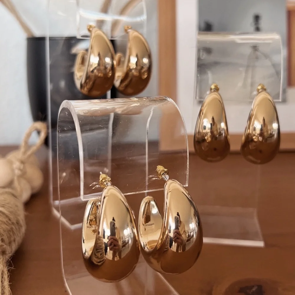 LAST PAIR!! CHUNKY GOLD HOOP EARRINGS - Picture 3 of 5